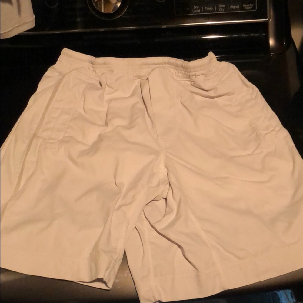 Lululemon 9” ‘Medium Men’s PB Short with Liner